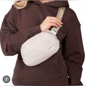 Lolë Belt bag